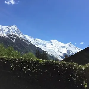 Au Calme Avec Jardin Et Vue Mont-blanc Chamonix