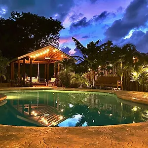 Seaside Family Oasis, King Bed, Private Pool, With Car Apartment Nassau